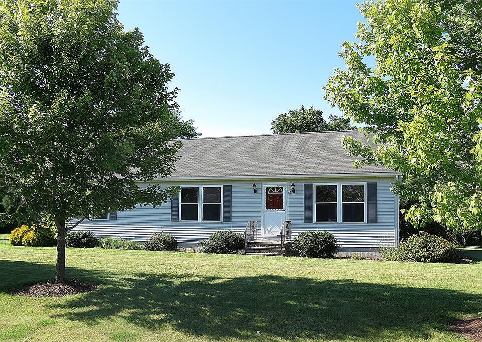 1st image of 24 Oak Dr