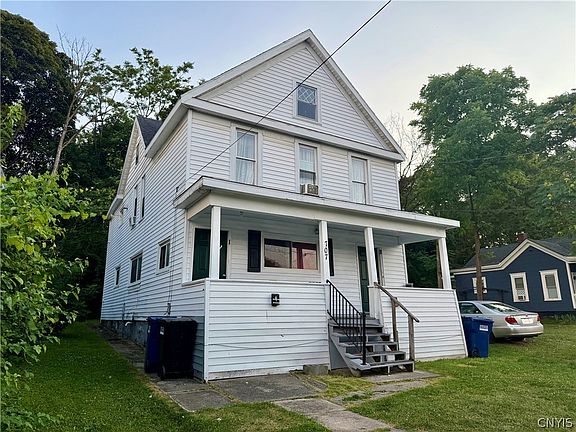 2nd image of 707 Spring St