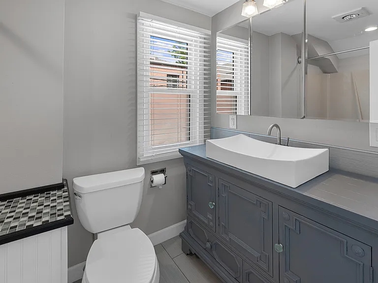 5577 N Kent Ave — Photo 25