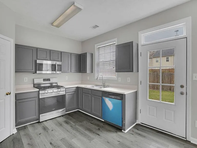 3081 Kentmere Dr — Photo 7