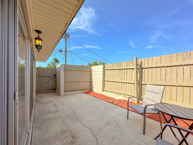 2241 W Pensacola St #27 — Photo 22