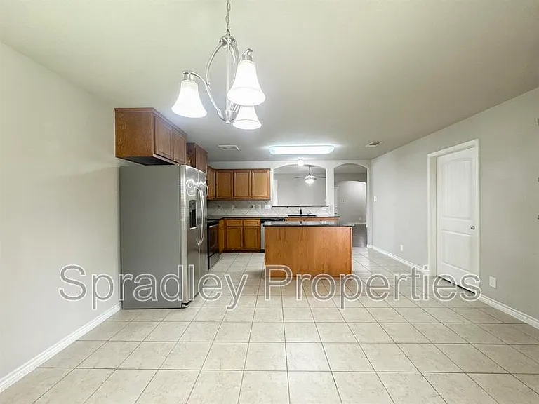 413 Bashaw Loop — Photo 8