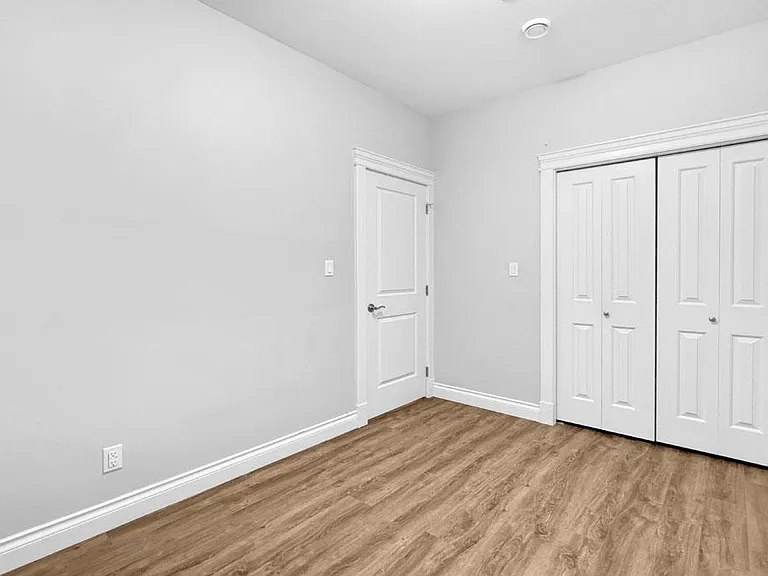 2765 E 54th Ave — Photo 11