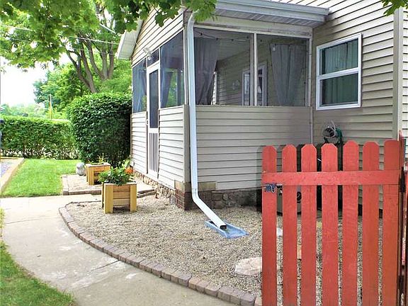 3rd image of 301 Garden St