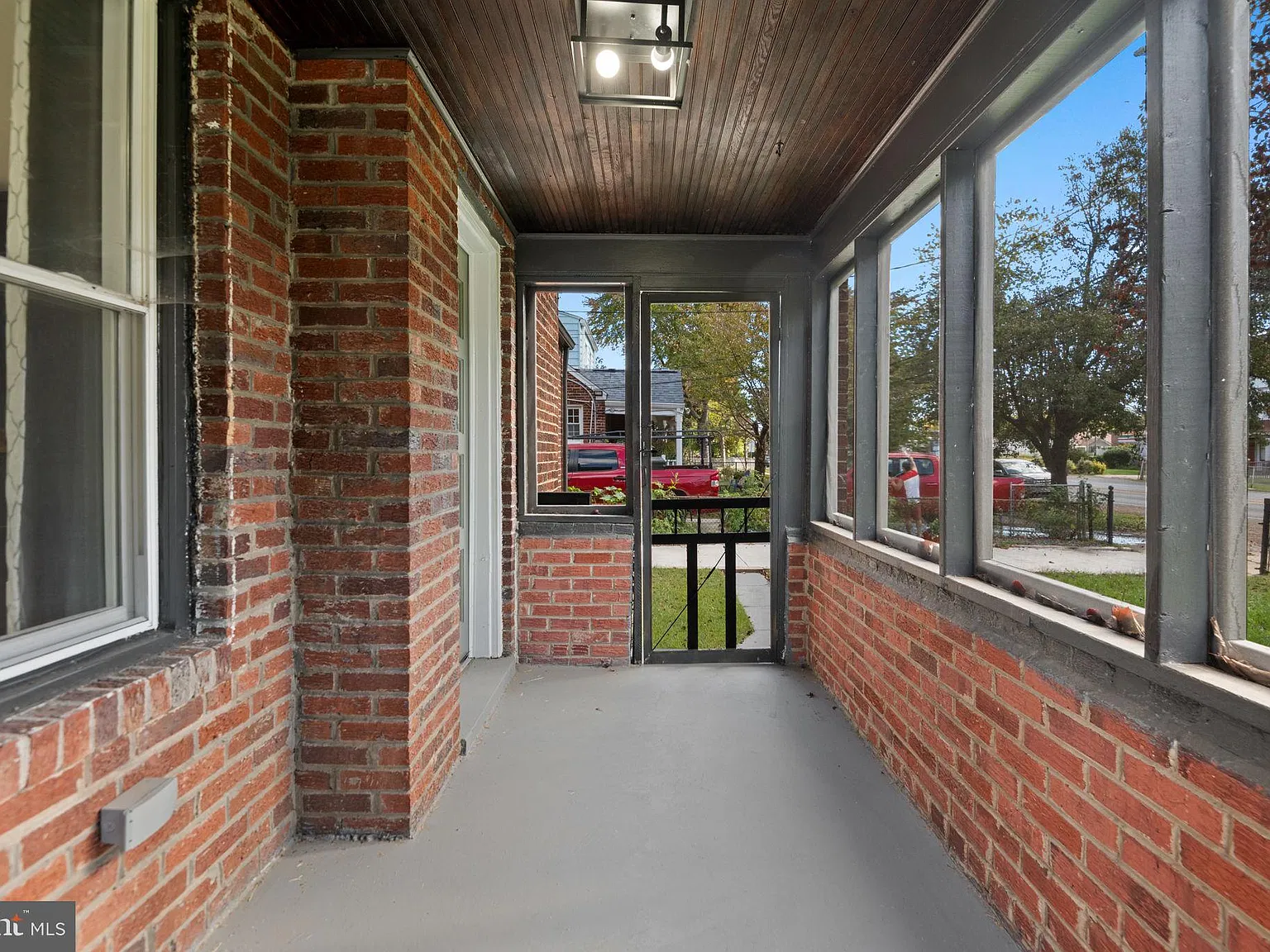 3 bed, 3.0 bath, 1978 sqft, $3,295 — Photo 4