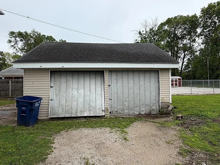 1132 N Gilbert St — Photo 22