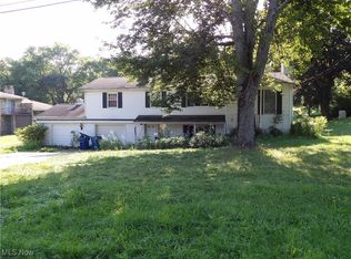 6388 Marchinn Dr, Ravenna, OH 44266