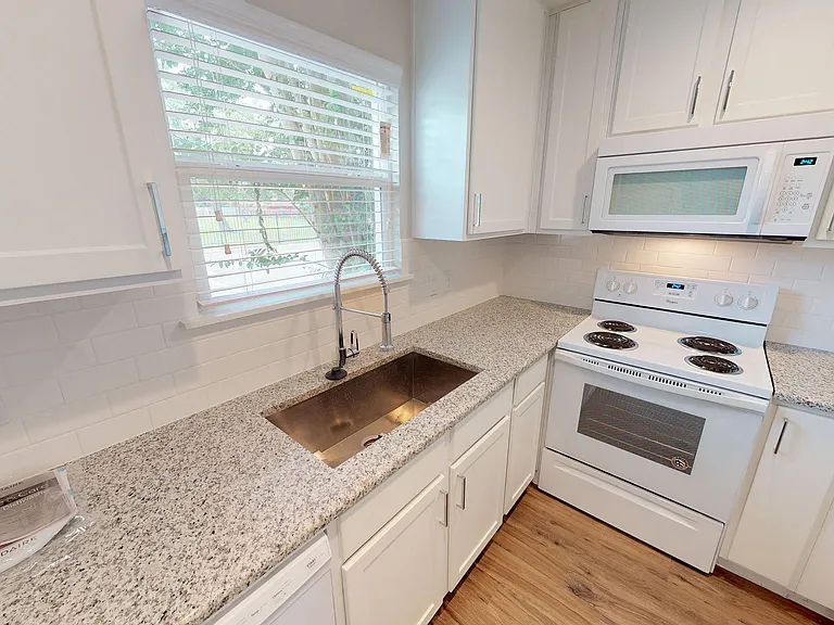 Treemont Apartments — Photo 9