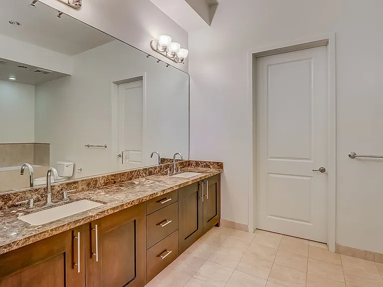Axis 2300 Apartments — Photo 94