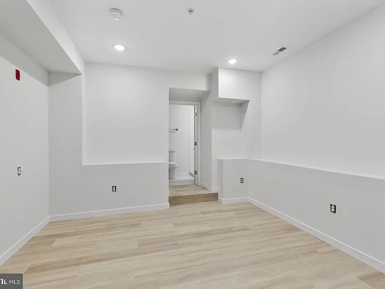 223 S 45th St #1R — Photo 21