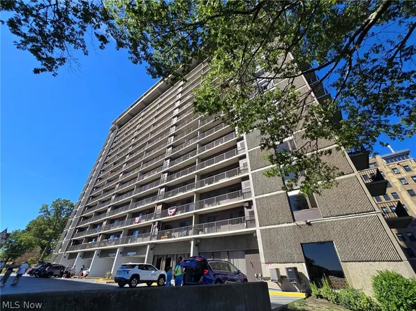 12500 Edgewater Dr APT 202, Lakewood, OH 44107