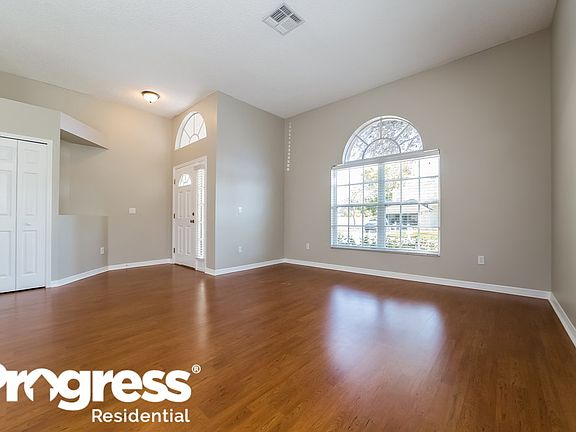 2nd image of 404 Eastbridge Dr