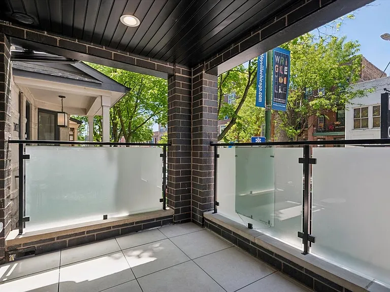 3839 N Clark St — Photo 17