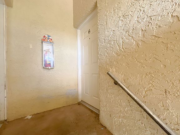 2nd image of 1927 Hill Ave APT 6