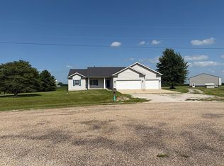 24769 Brookwood Hills Rd, Athens, IL 62613