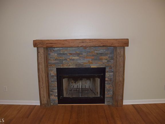 2nd image of 306 Laurel Cir #28