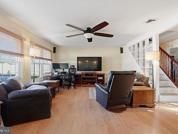 3rd image of 28 Sycamore Rd