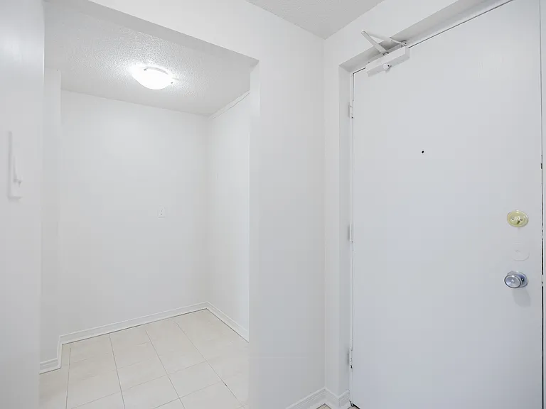 370 Forest St — Photo 18