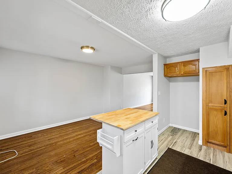 304 Davis Ave #304 — Photo 9