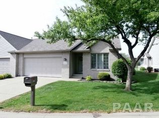 1811 Golfview Ln, Pekin, IL 61554