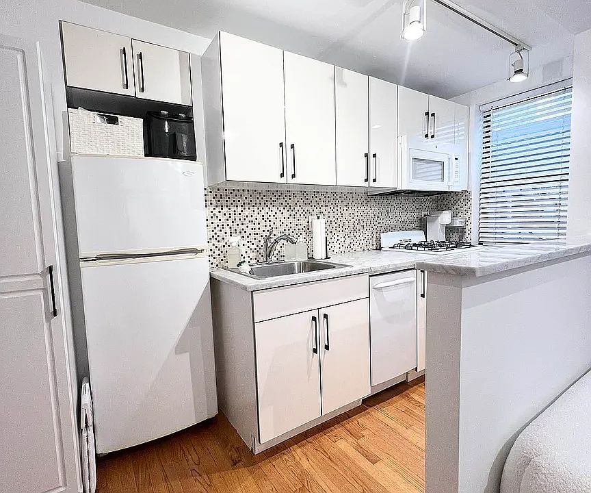 1st image of 56 W 65th St APT 1B