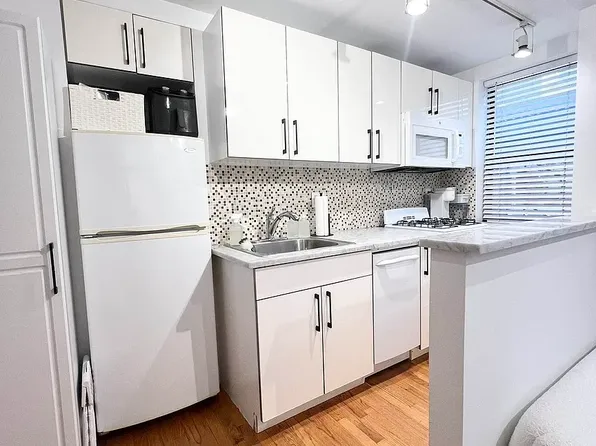 56 W 65th St APT 1B, New York, NY 10023