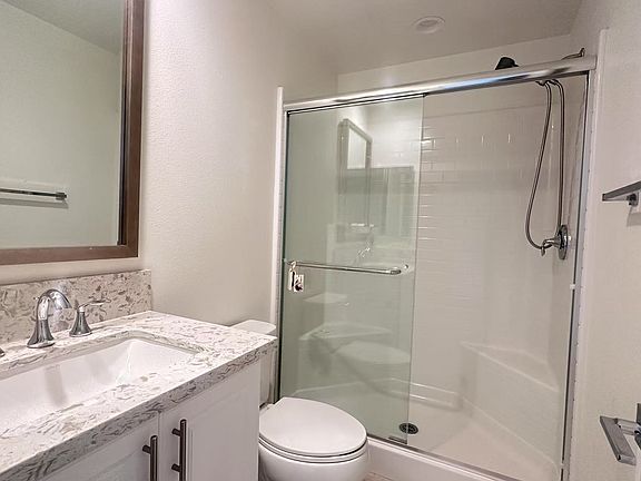 4th image of 14293 Hillcrest Dr