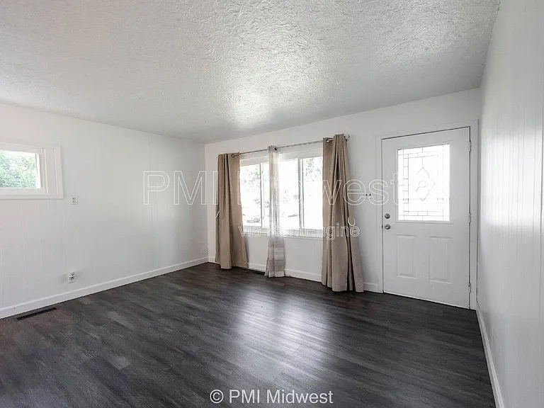 4627 Karen Dr — Photo 3