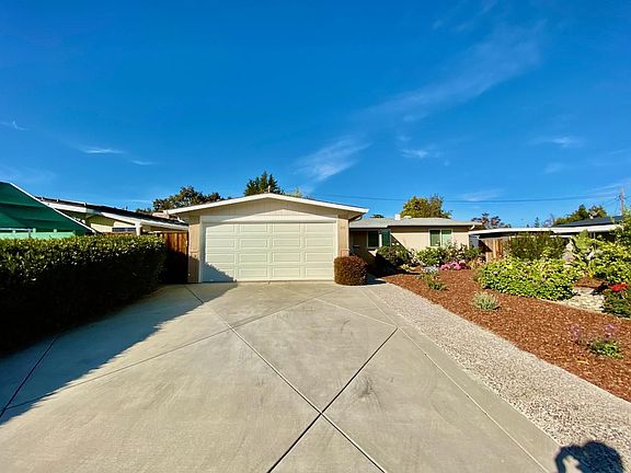 4th image of 695 Buddlawn Way