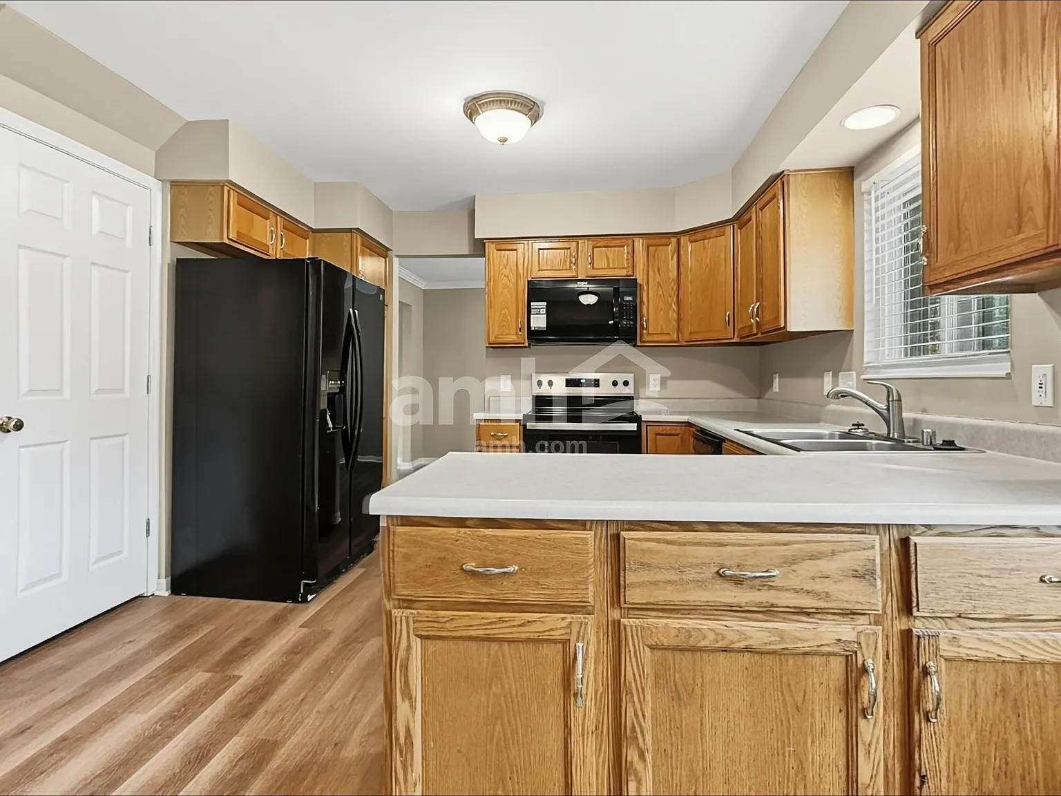 4 bed, 2.5 bath, 2127 sqft, $2,665 — Photo 4
