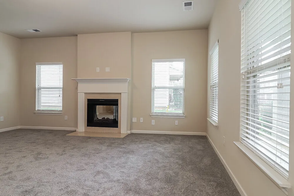 3 bed, 2.0 bath, 1484 sqft, $2,100 — Photo 4