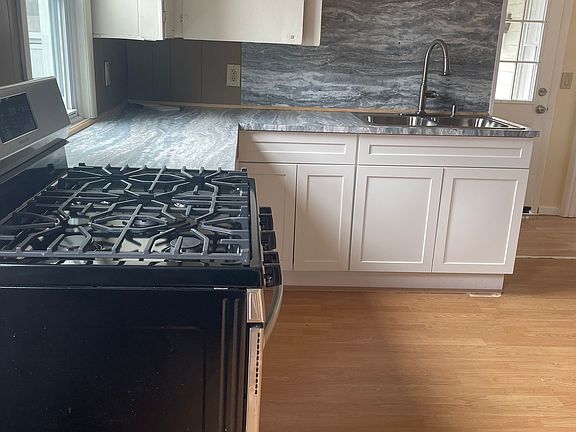 5th image of 111 Woodward Ave #1