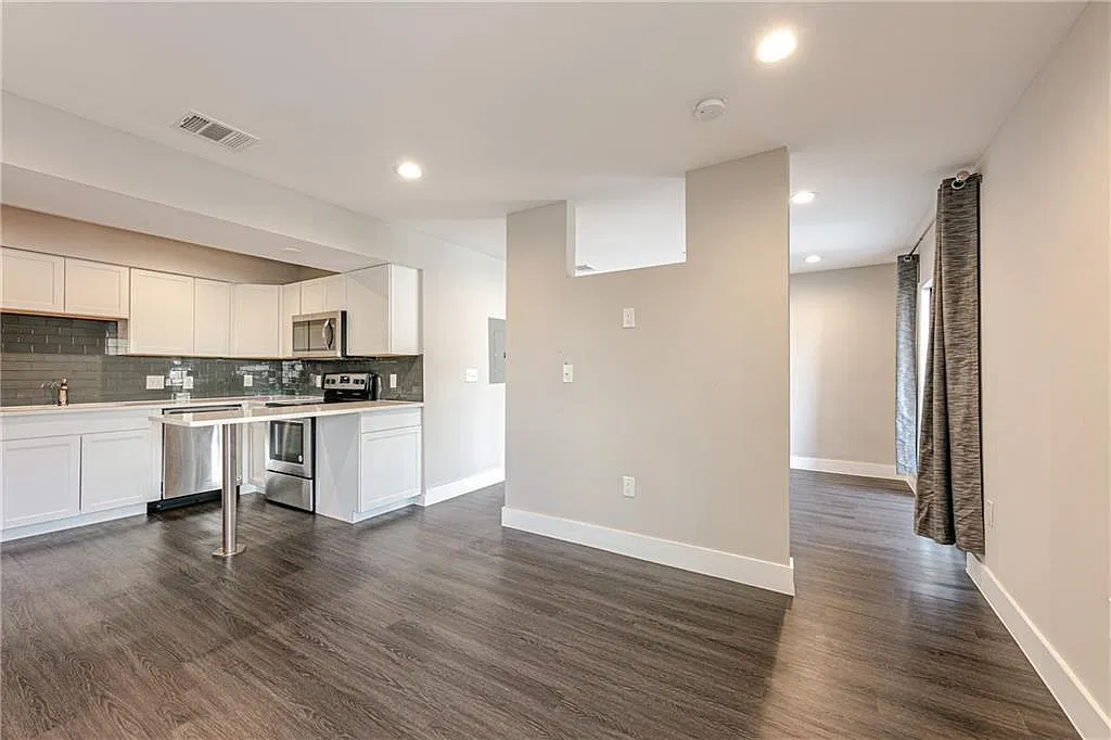 1 bed, 1.0 bath, 517 sqft, $920 — Photo 3
