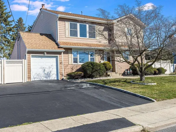 547 15th Street, West Babylon, NY 11704