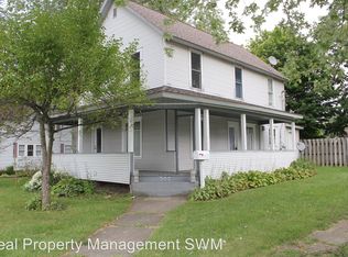 302 N Elm St, Three Oaks, MI 49128