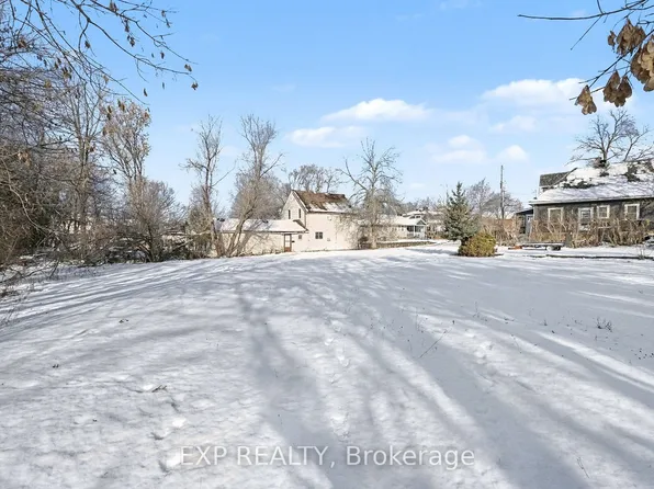 42 Allan St, Carleton Place, ON K7C 1T3