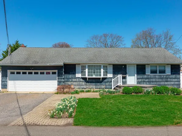 71 Garretson Avenue, Islip, NY 11751