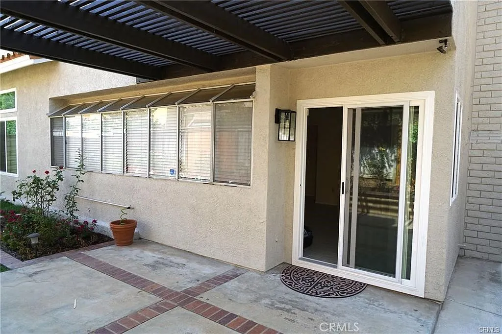 3 bed, 2.5 bath, 1754 sqft, $4,700 — Photo 2
