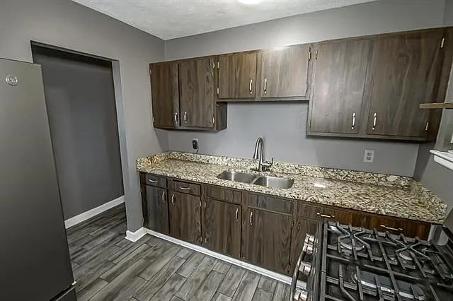 1849 Redwood Dr — Photo 9
