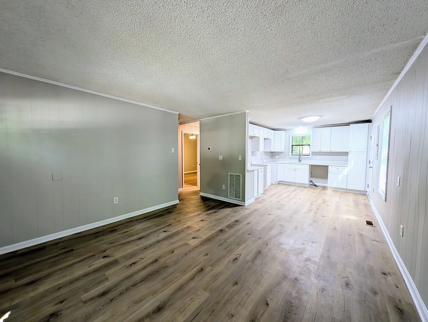 190 Forsythia Court — Photo 2