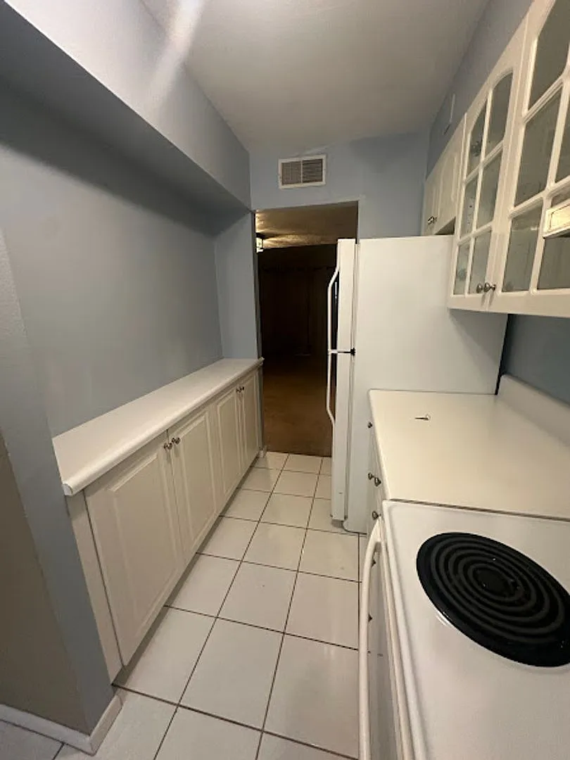 Townhome in Tallwood Oaks — Photo 4