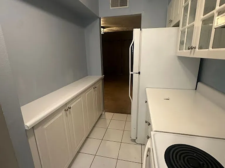 621 W Indiana Ave #16 — Photo 4