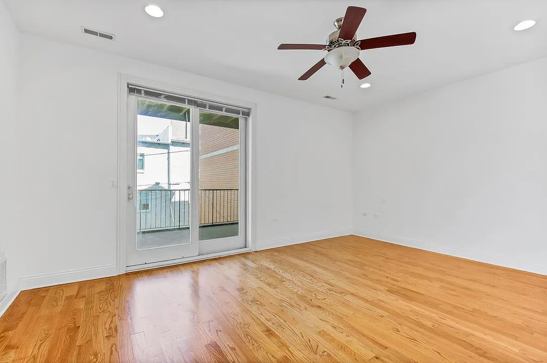 3 bed, 1600 sqft, $4,395 — Photo 4