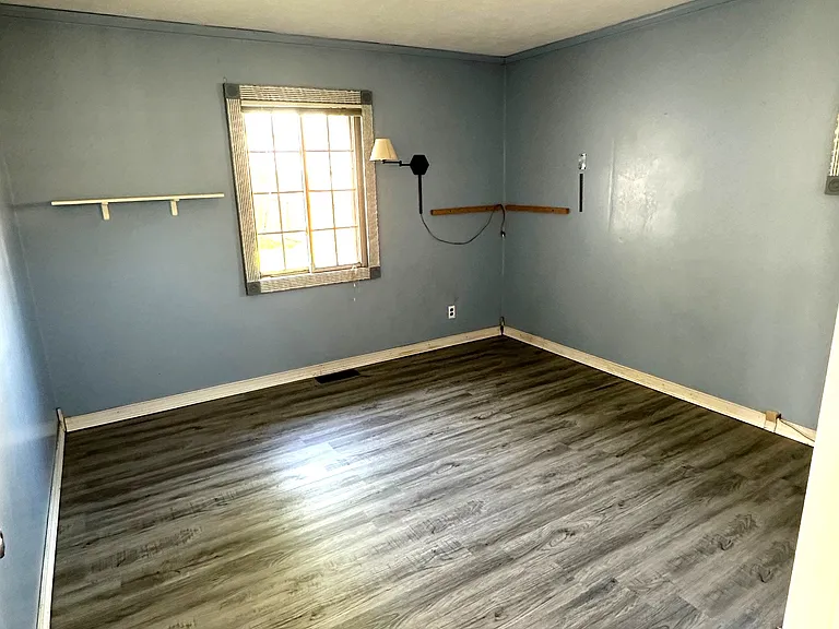 2381 Ghent Ave — Photo 6