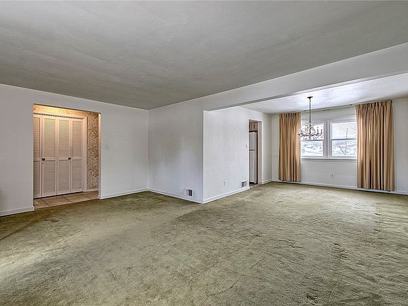 4th image of 585 Short St