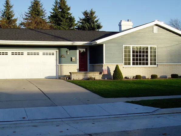 1625 Atlanta Cir, Manitowoc, WI 54220