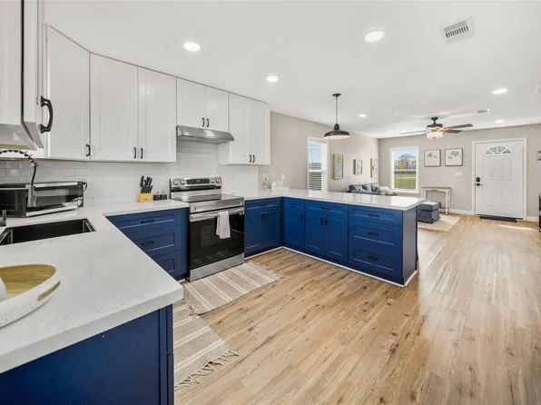 2008 71st St, Galveston, TX 77551