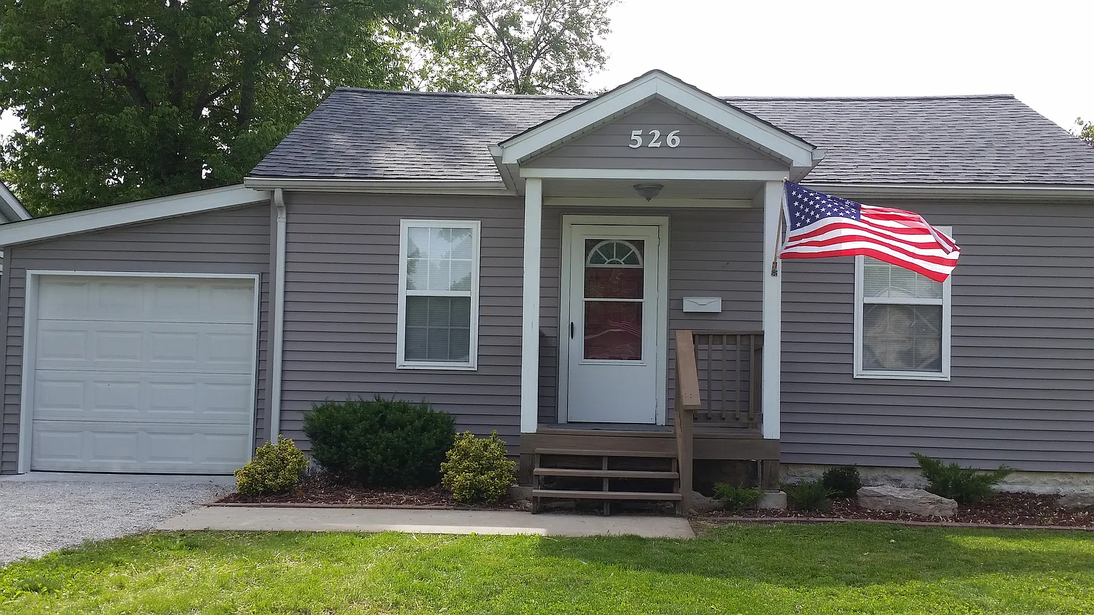 526 Logan St photo 1