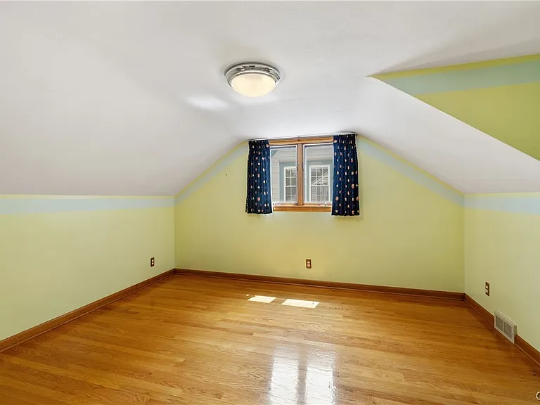 444 Buckingham Ave — Photo 16