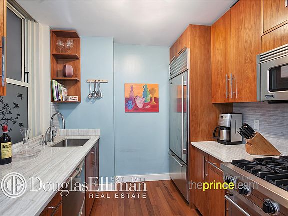 2nd image of 88 Greenwich St APT 1111